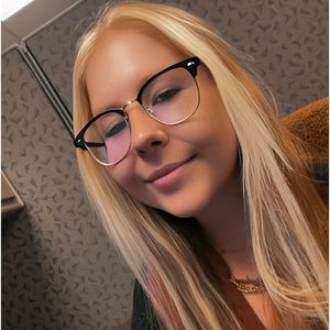 Meet your Posher, Casey